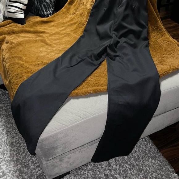 PrettyLittleThing Black Bandeau Cowl Neck Pocket Detail Jumpsuit - Picture 9 of 11